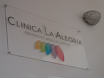 Clinica Alegria belettering